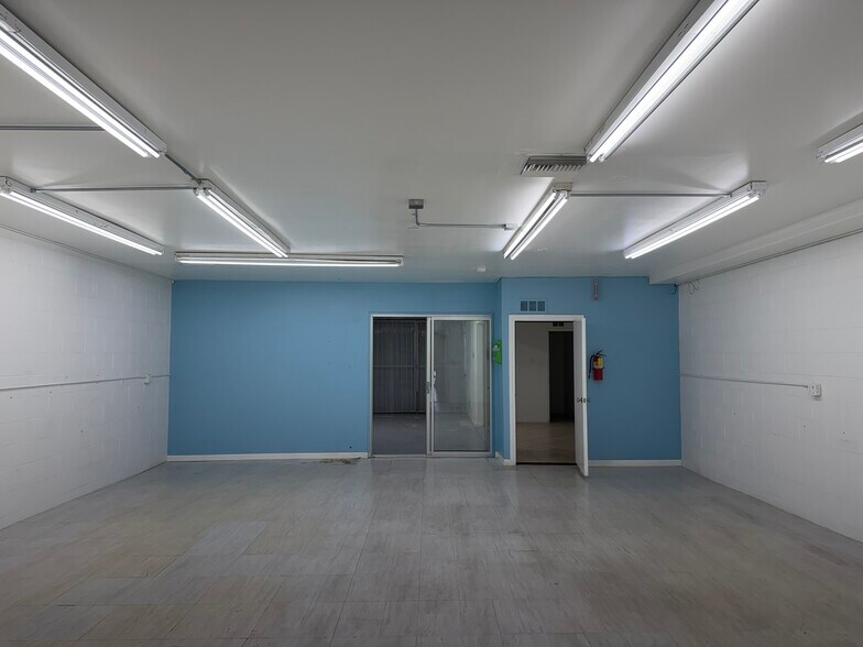 More Photos Of 1104 W Magnolia Blvd, Burbank Storefront For Sale