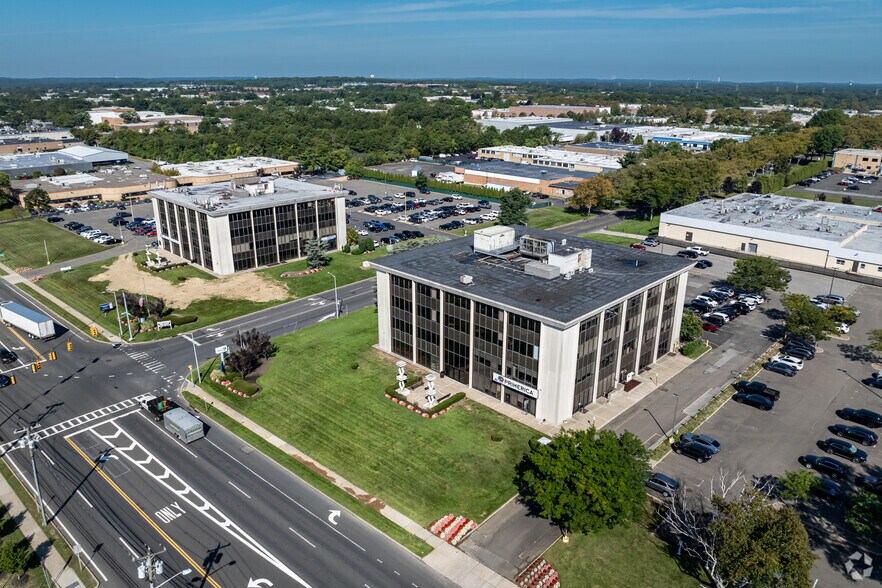 More Photos Of 350 Motor Pky, Hauppauge Office For Lease