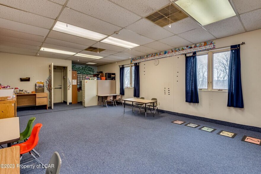 More Photos Of 104 Woodward Hill Rd, Edwardsville Office For Sale