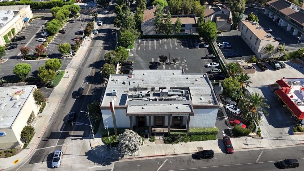 More Photos Of 19900 Ventura Blvd, Woodland Hills Office For Lease