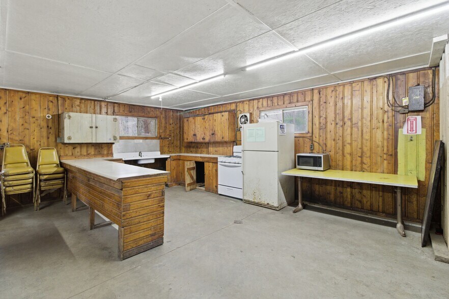 More Photos Of 89 Nolan Rd, Penfield General Retail For Sale