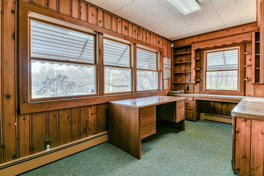 More Photos Of 314 Monmouth Rd, Millstone Warehouse For Lease