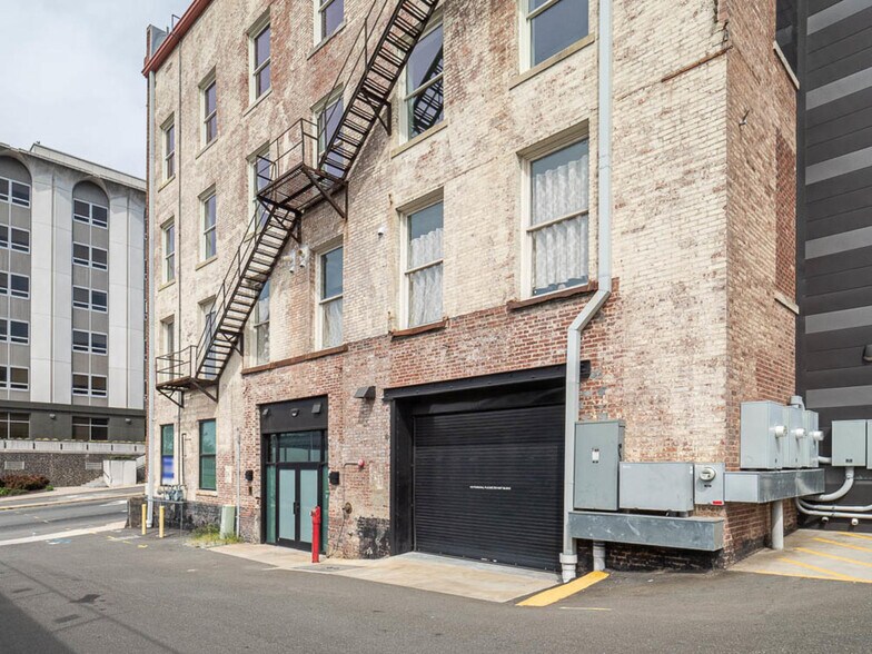 More Photos Of 300 E Main St, Durham Office Residential For Lease