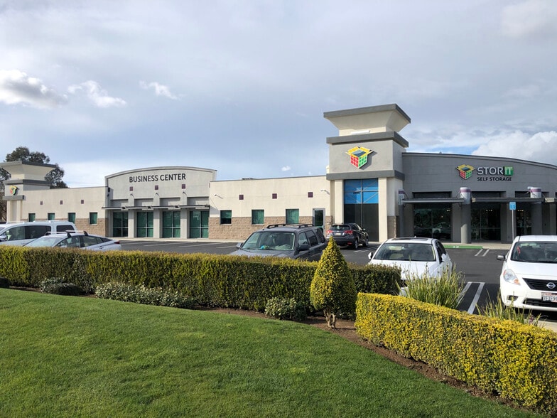 More Photos Of 2491 Alluvial Ave, Clovis Self Storage For Lease