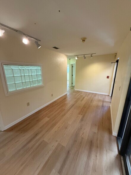 More Photos Of 5550 26th St, Bradenton Medical For Sale