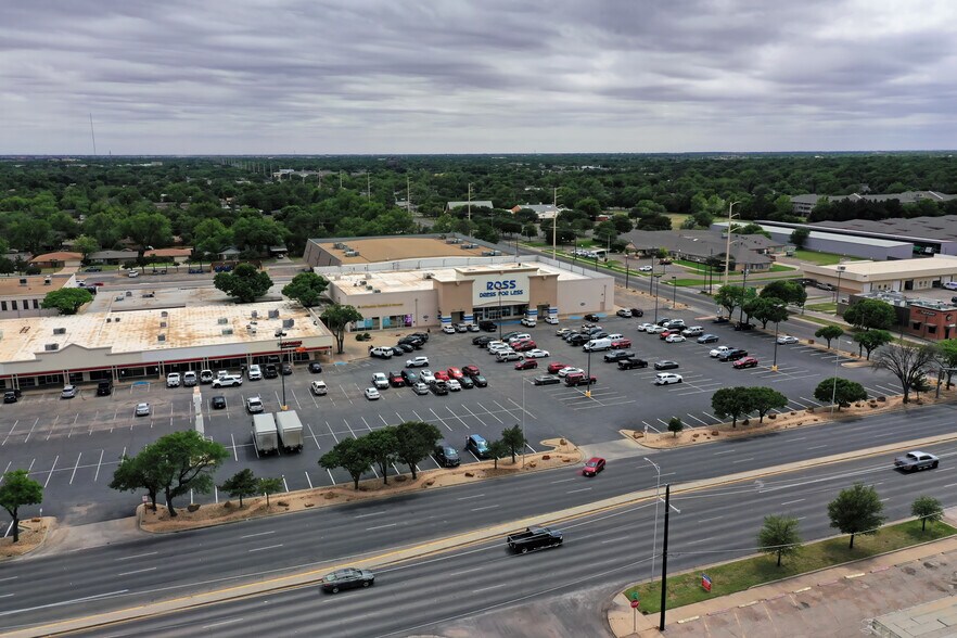 More Photos Of 2903-2905 50th St, Lubbock General Retail For Sale