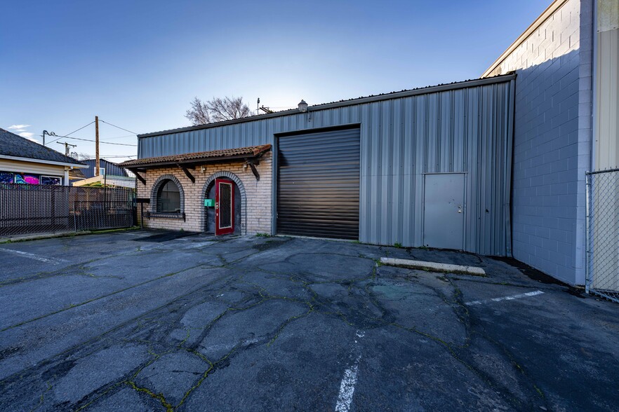 More Photos Of 727 Welch St, Medford Industrial For Sale
