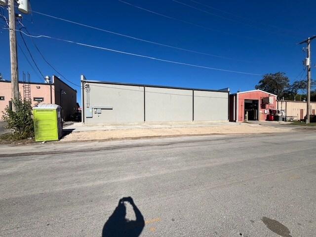 More Photos Of 808 US Highway 90 W, Castroville Freestanding For Sale