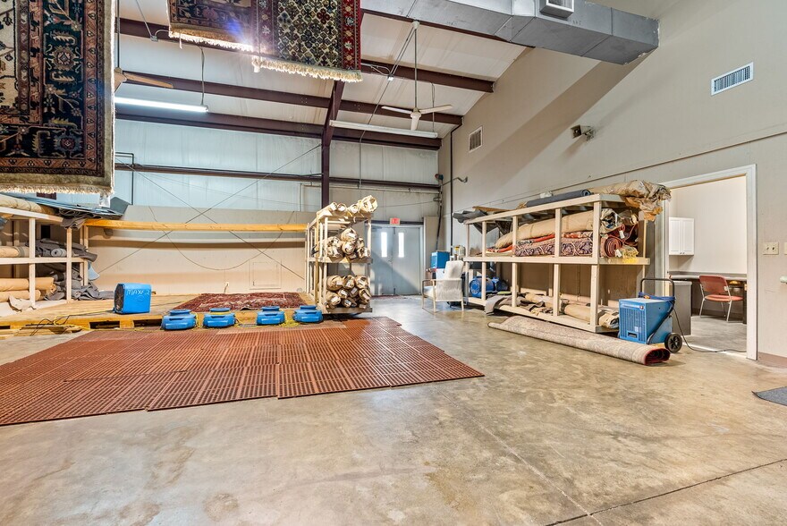 More Photos Of 834-840 Lagoon Business Loop, Montgomery Light Distribution For Lease