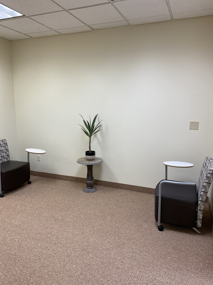 More Photos Of 2780 Snelling Ave N, Roseville Medical For Lease