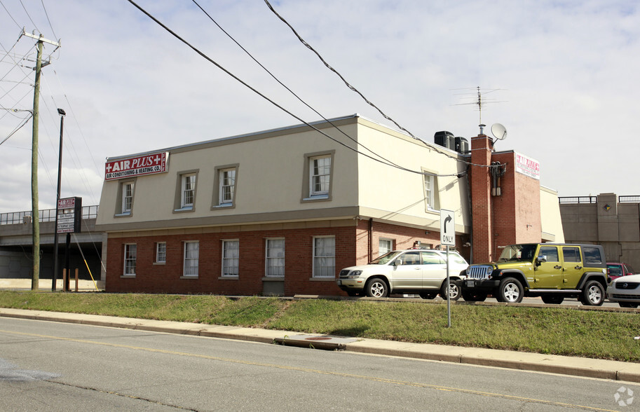 Primary Photo Of 7015 Old Keene Mill Rd, Springfield Medical For Lease