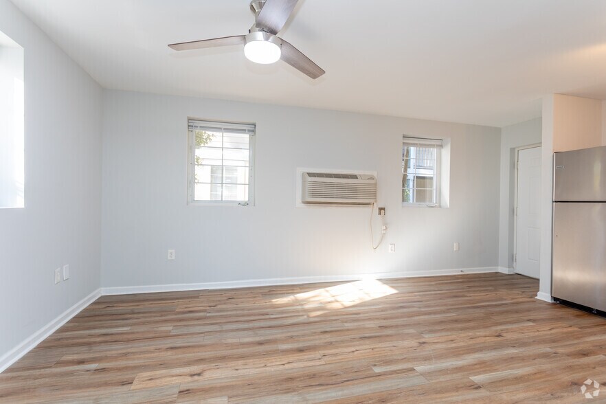 More Photos Of 214 Red Cross St, Wilmington Apartments For Lease