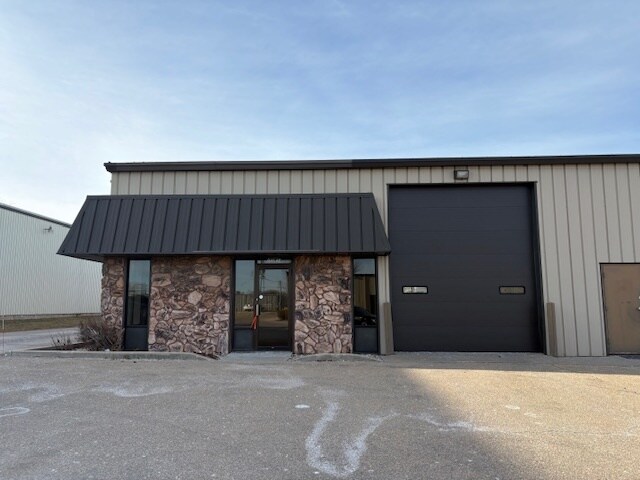 More Photos Of 941 Ashwaubenon St, Green Bay Unknown For Lease