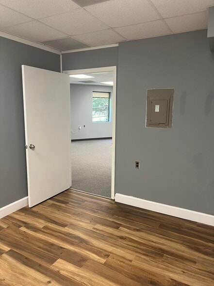 More Photos Of 10001 Lewis Dr, Damascus Warehouse For Sale