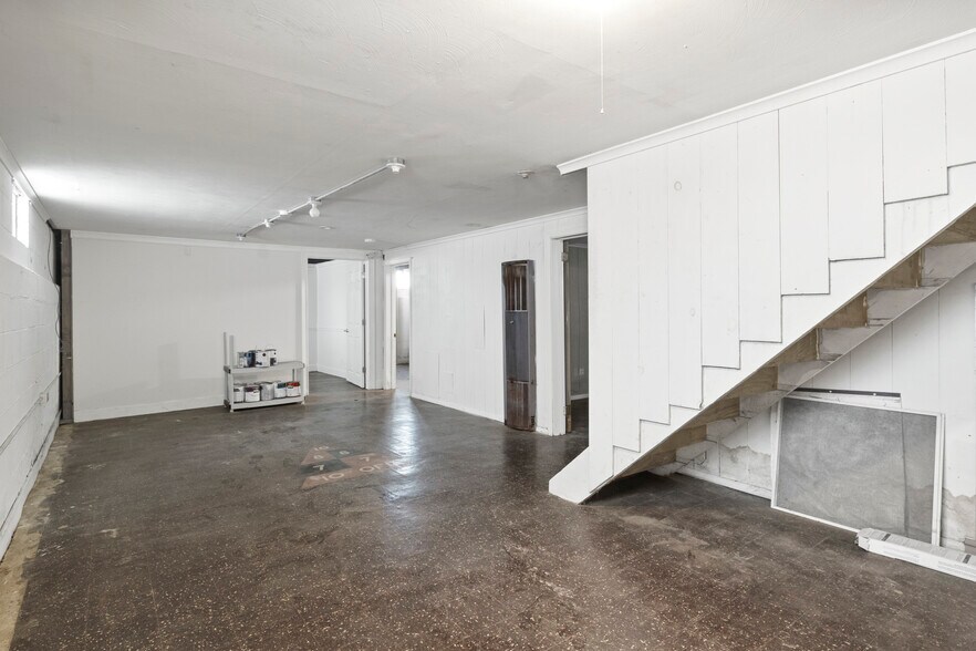 More Photos Of 2900 E Henrietta Rd, Henrietta Office For Sale