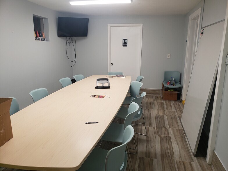More Photos Of 201 W Shell Point Rd, Ruskin Office For Sale