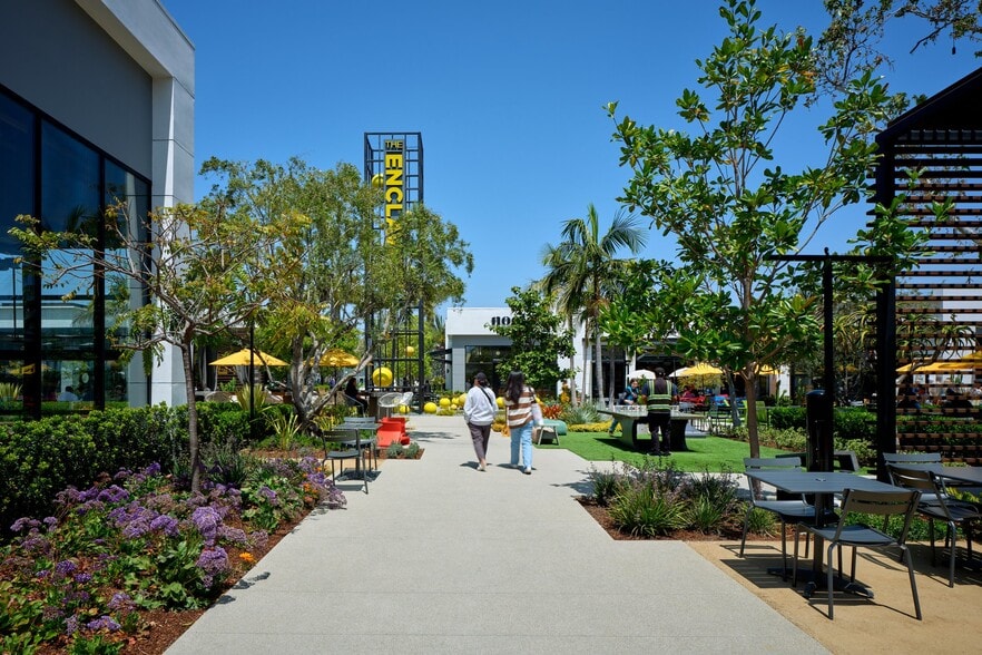 More Photos Of 980 W 190th St, Torrance Unknown For Lease