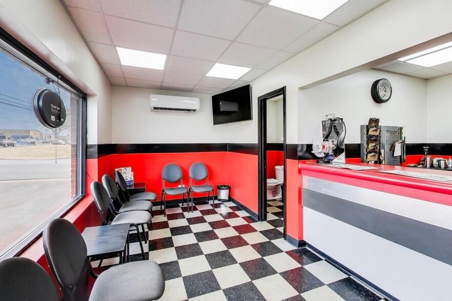 More Photos Of 18W455 Roosevelt Rd, Lombard Auto Repair For Sale