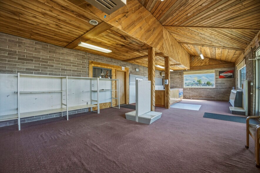 More Photos Of 391 Wine Country Rd, Prosser Freestanding For Sale