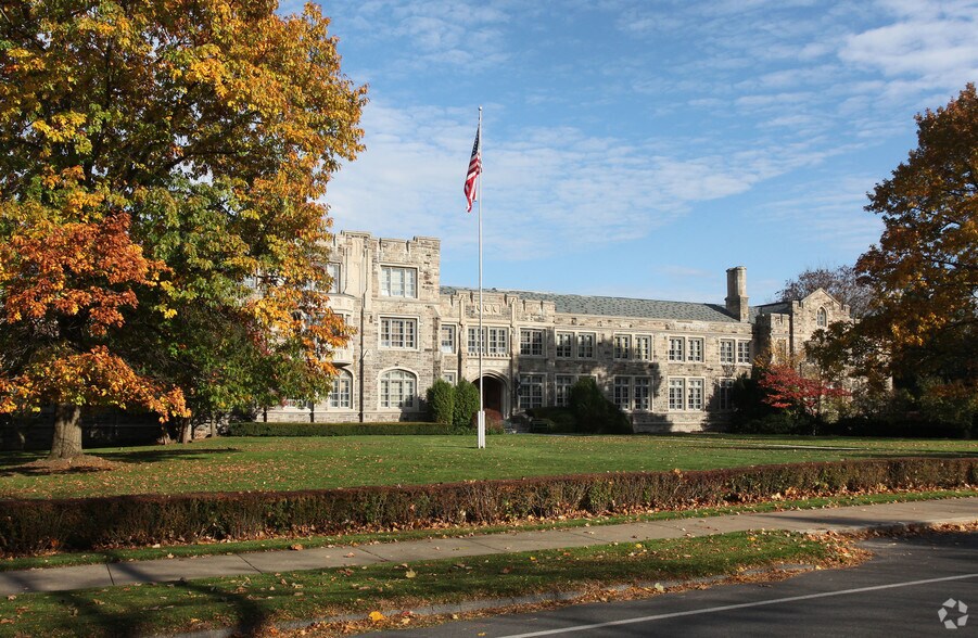 More Photos Of 181 Kenwood Ave, Oneida Office Residential For Lease