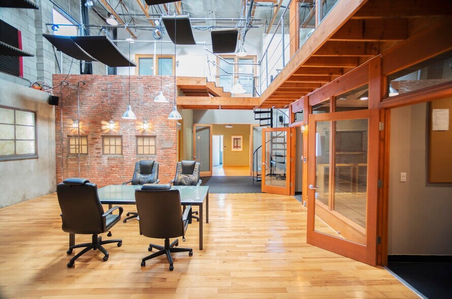 More Photos Of 8950-8956 Ellis Ave, Los Angeles Showroom For Lease