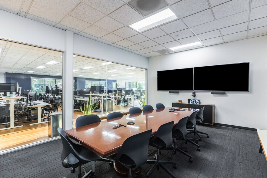 More Photos Of 82 Pioneer Way, Mountain View Research And Development For Lease