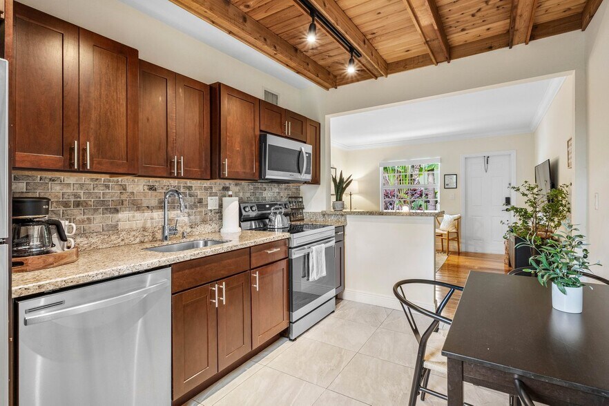 More Photos Of 615-617 NE 9th Ave, Fort Lauderdale Apartments For Sale
