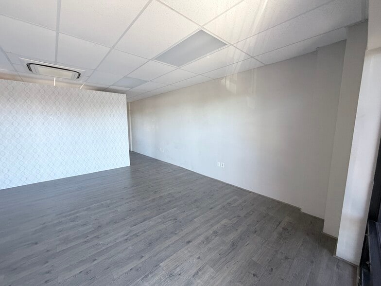 More Photos Of 74-5035 Queen Kaahumanu Hwy, Kailua Kona Storefront Retail Office For Lease