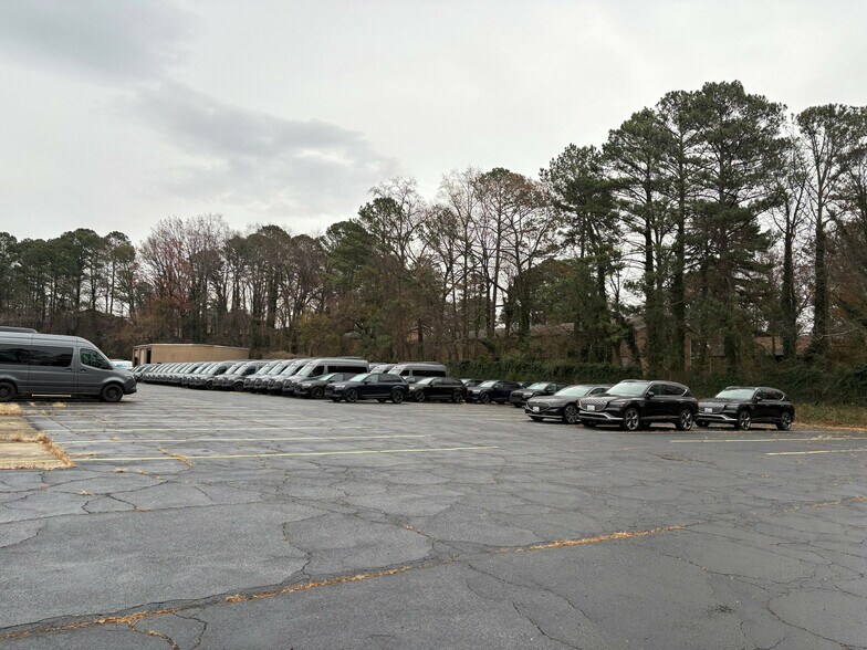 More Photos Of 5000 Kristie Way, Chamblee Distribution For Lease