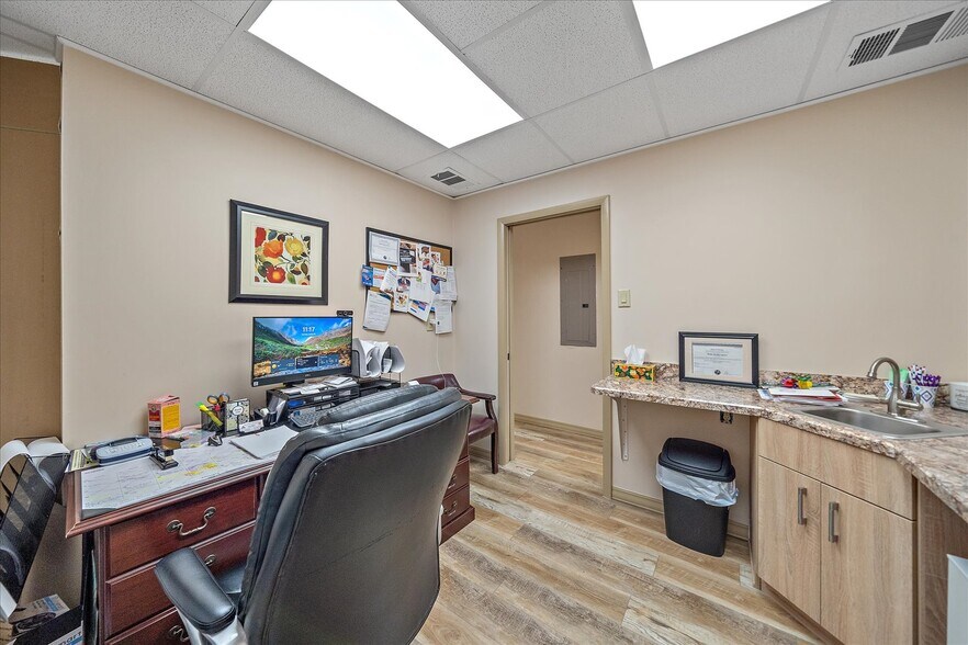 More Photos Of 1872 Tamiami Trl S, Venice Office For Sale