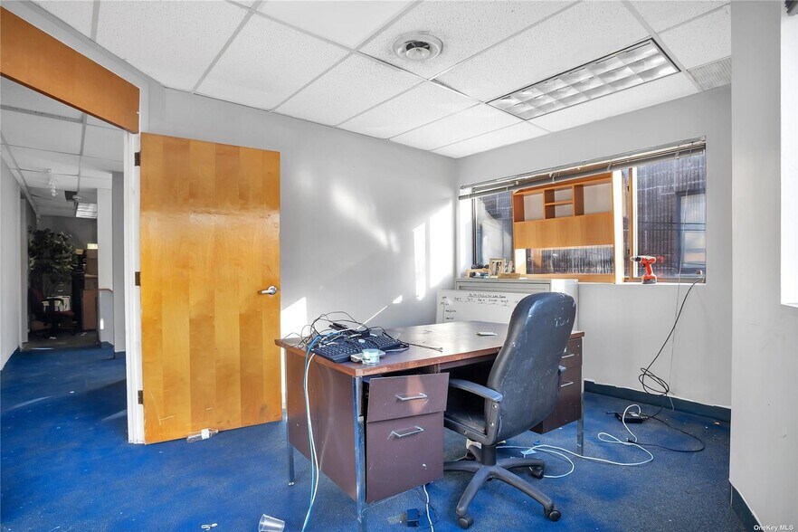 More Photos Of 83 Watermill Ln, Great Neck Office For Sale