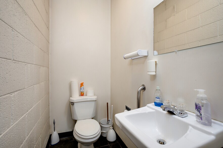 More Photos Of 101 W Victory Way, Craig Office For Sale