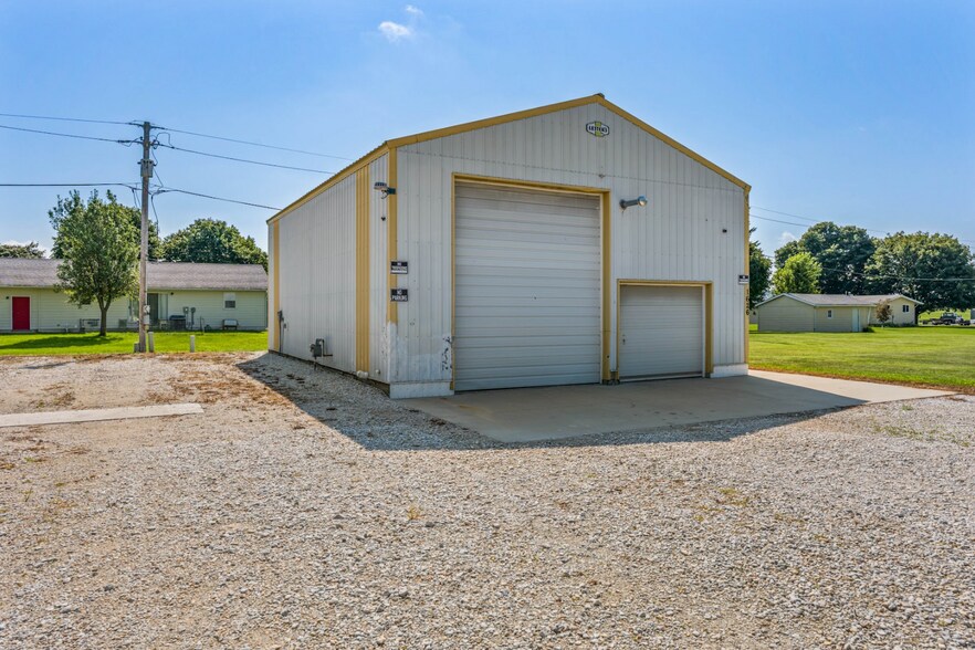More Photos Of 1626 Dearborn St, Ellsworth Industrial For Sale