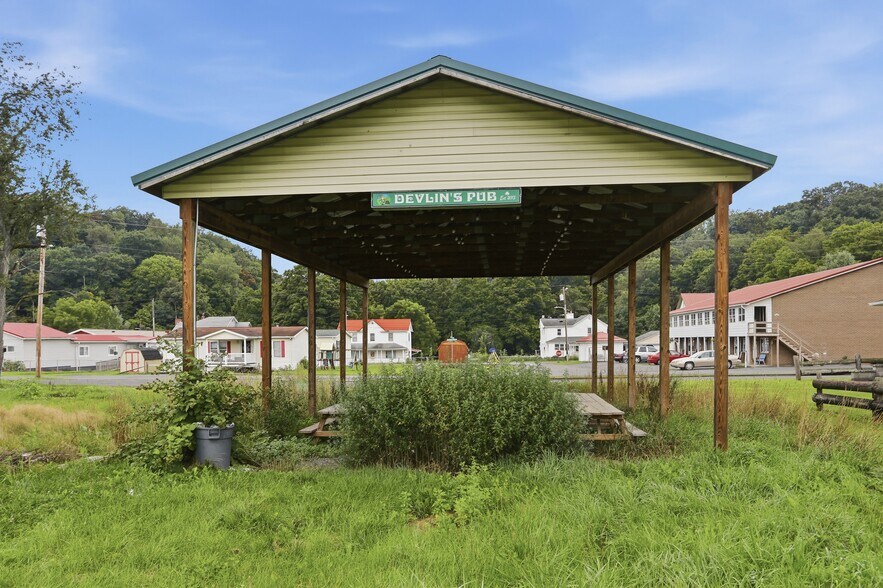 More Photos Of 14811 Broadway Ave, Frostburg Bar For Sale