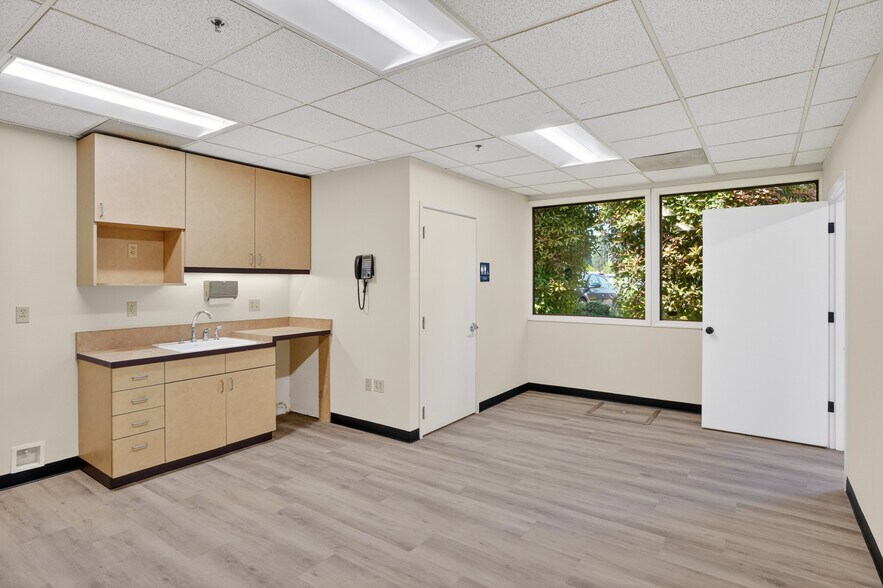 More Photos Of 4095 SW 144th Ave, Beaverton Medical For Lease