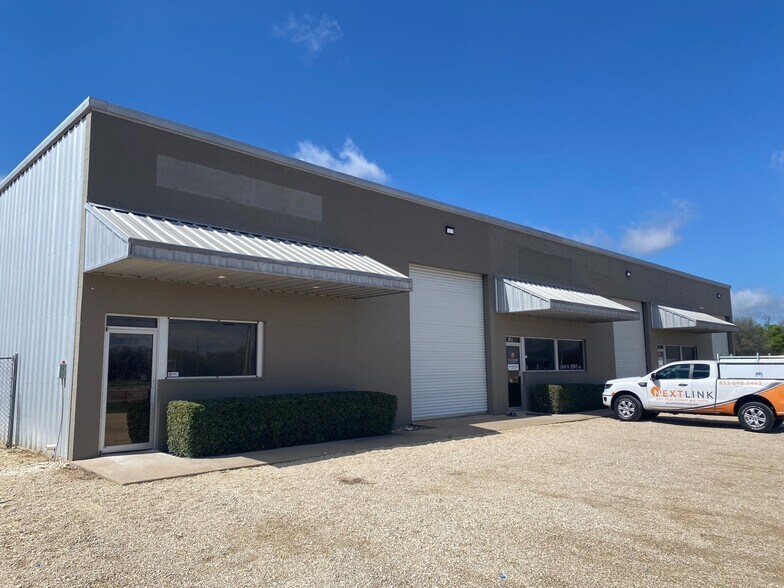 More Photos Of 5809 N State Highway 6, Waco Warehouse For Lease