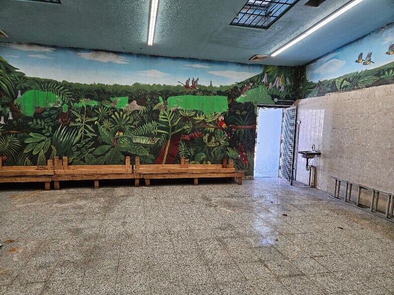 More Photos Of 176 Jericho Tpke, Mineola Storefront For Sale