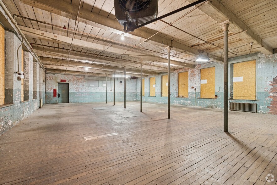 More Photos Of 17 Mill Pl, New York Mills Unknown For Sale