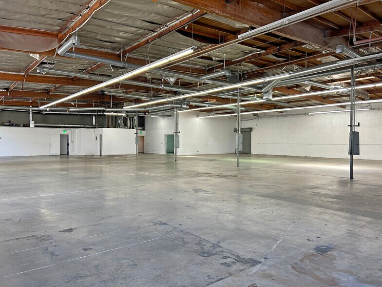 More Photos Of 8511 Lankershim Blvd, Sun Valley Warehouse For Lease