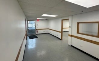 More Photos Of 7701 W 95th St, Hickory Hills Truck Terminal For Lease