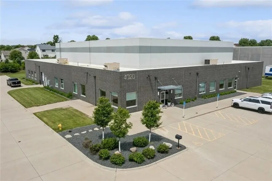 Primary Photo Of 4020 121st St, Urbandale Flex For Sale