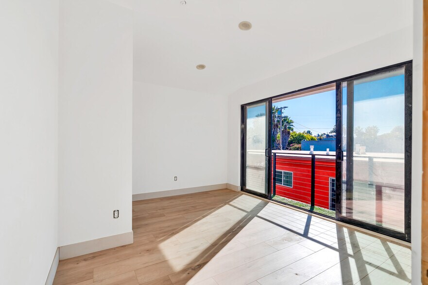 More Photos Of 506 Westminster Ave, Venice Apartments For Sale