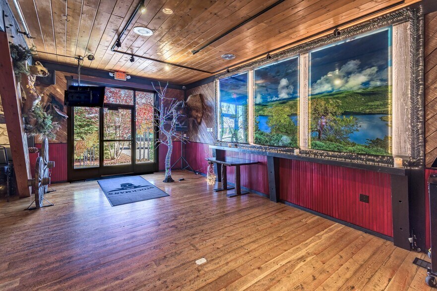 More Photos Of 117 Pine St, Pinedale Restaurant For Sale