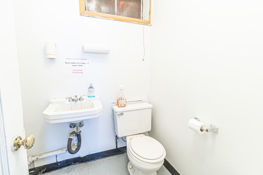 More Photos Of 912 Kings Rd, Schenectady Office For Sale