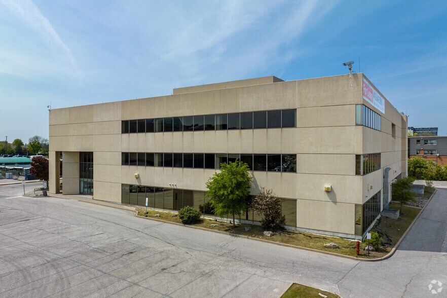 More Photos Of 698 Lawrence Ave W, Toronto Office For Lease