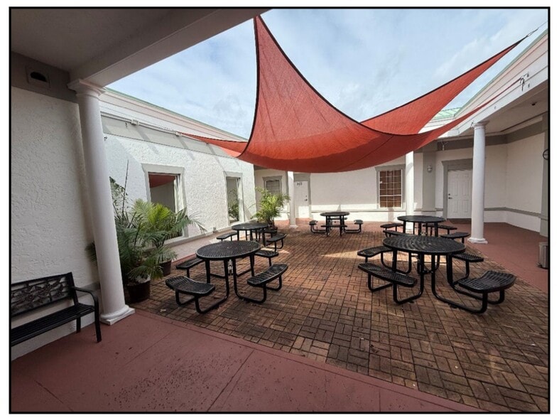 More Photos Of 3395-3405 NW Federal Hwy, Jensen Beach Freestanding For Sale