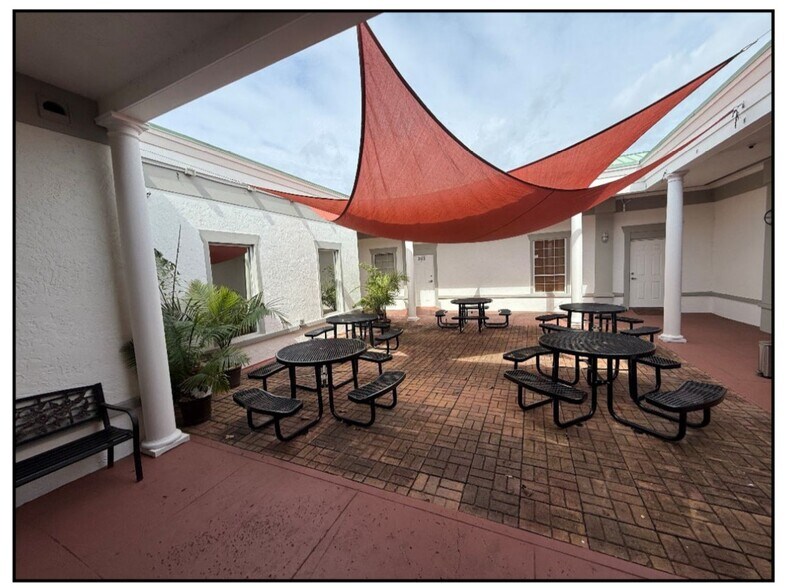 More Photos Of 3395-3405 NW Federal Hwy, Jensen Beach Freestanding For Sale