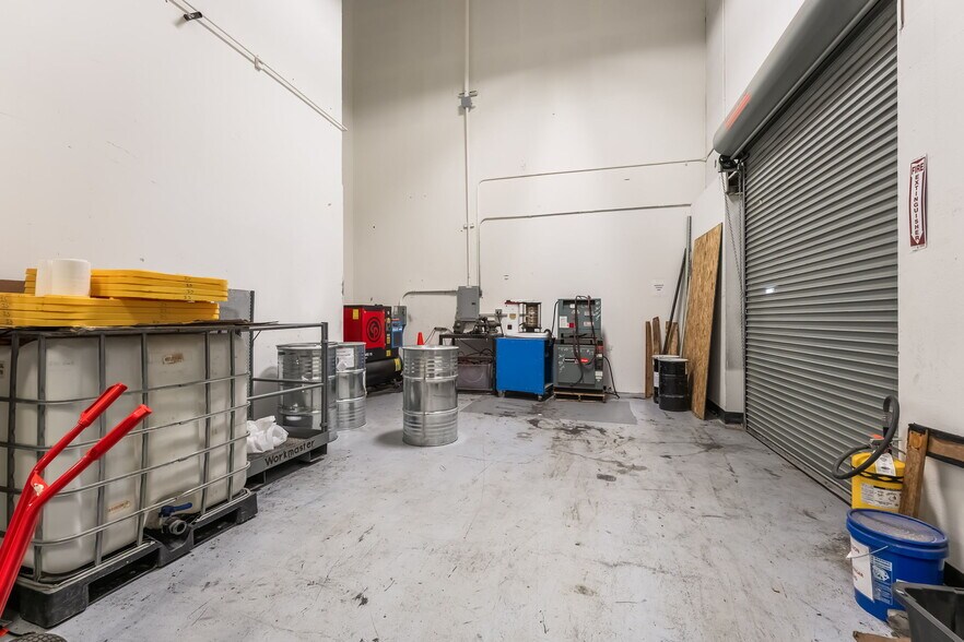 More Photos Of 6744 Spencer St, Las Vegas Industrial For Sale
