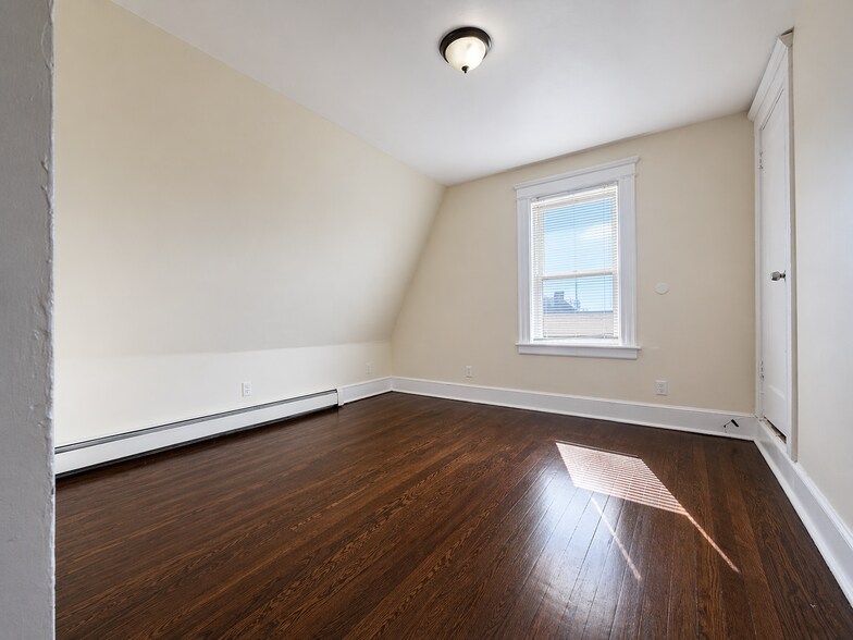 More Photos Of 40 Vine St, Bridgeport Multifamily For Sale