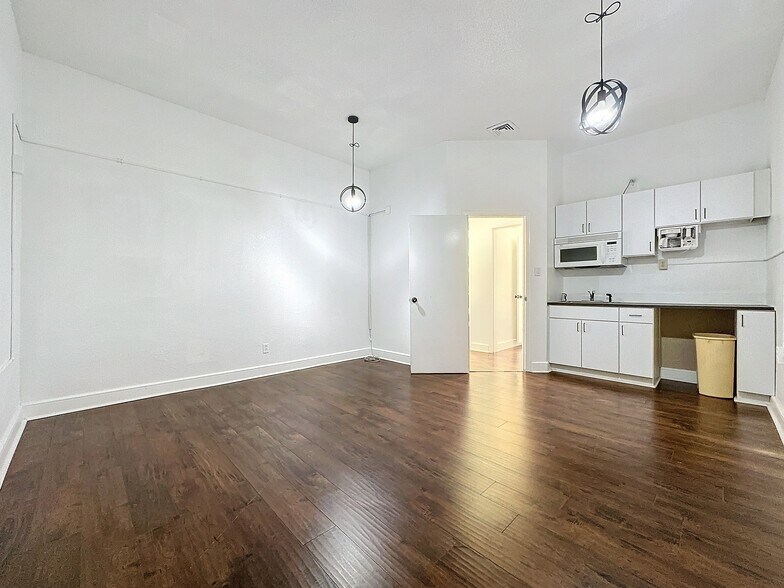 More Photos Of 22 W Monument Ave, Kissimmee Office For Lease